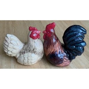Westland Magnetic Kissing Roosters Salt/Pepper Shakers. EUC